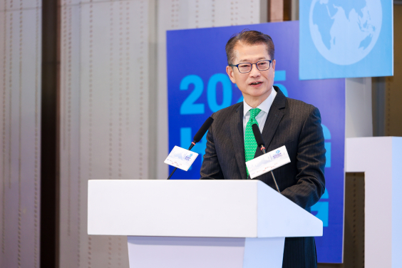 財政司司長陳茂波為《2025香港氣候論壇》致辭。